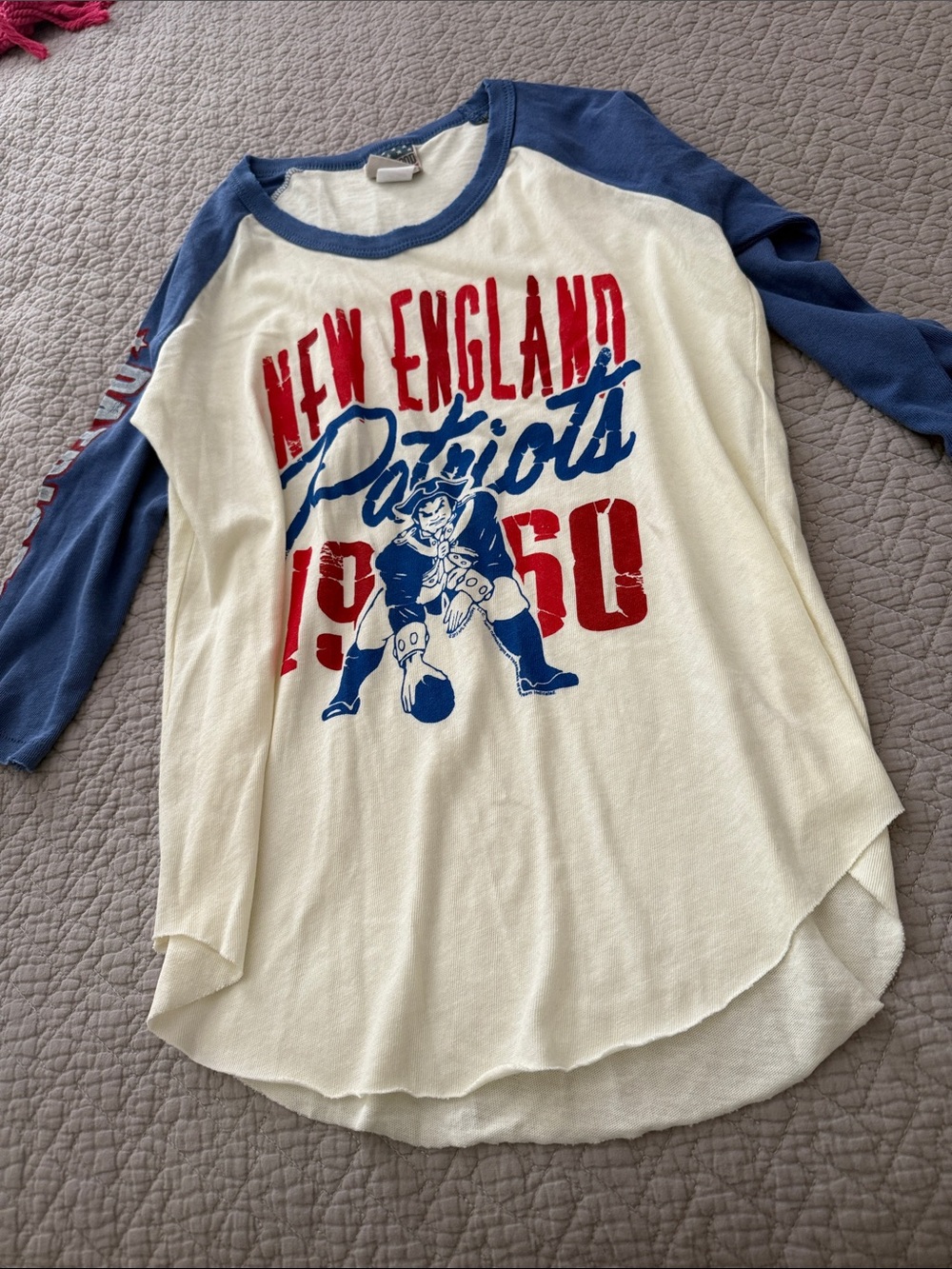 Junk Food Clothing Cream & Blue New England Patriots Raglan Tee